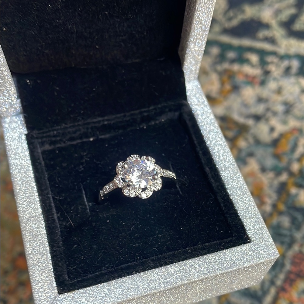 🖤5/$25 Elegant Silver size 8 zircon Diamond Ring - Picture 14 of 16